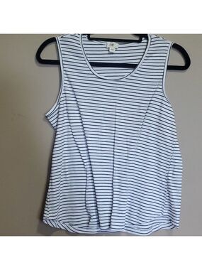 Layla top size large